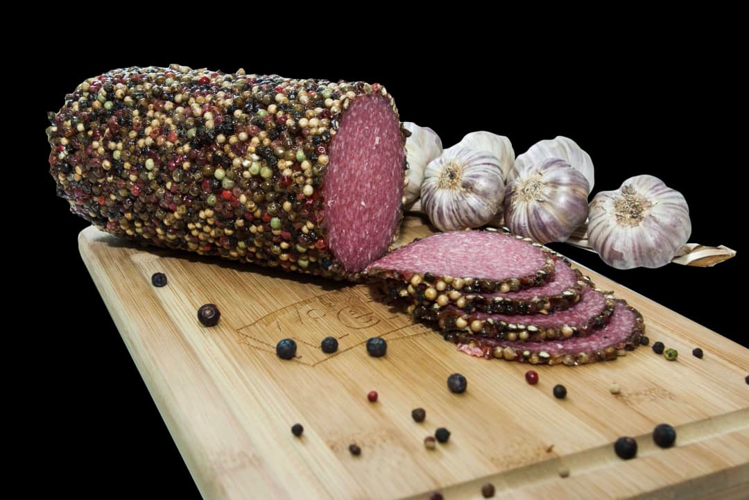 WIERZEJKI Salami z pieprzem kolorowym w plastrach. 75,24 zl/kg